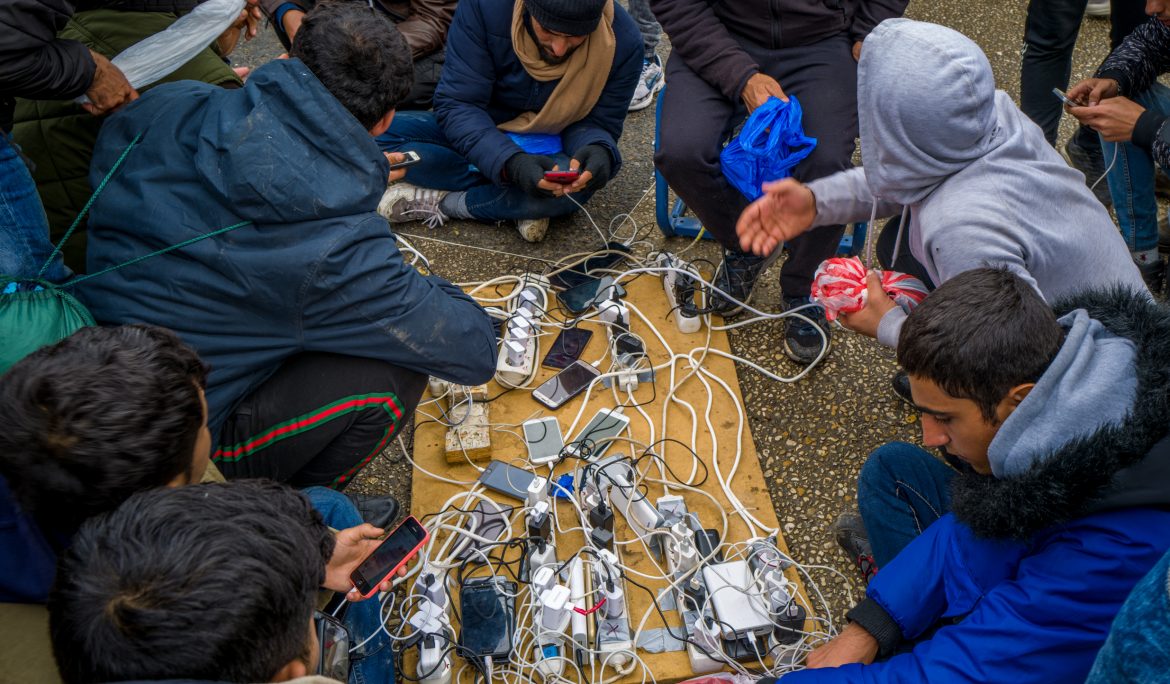 This is Why Phones Are So Important to Refugees